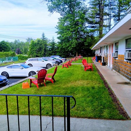 Robin Hood Motel Saratoga Springs Extérieur photo